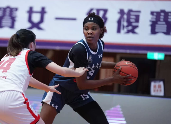 世新吉芙24分14籃板。大專體總提供