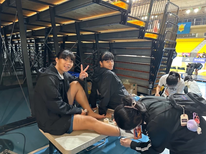 球隊要角之一的許可欣左是總教練顏君彰口中球商高的選手。(美和科大提供)