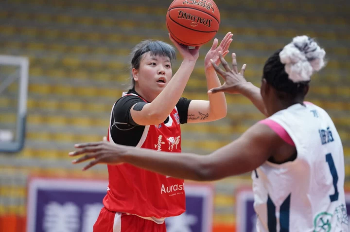 臺師陳昱潔第三節獨拿9分,帶出14:0攻勢。大專體總提供