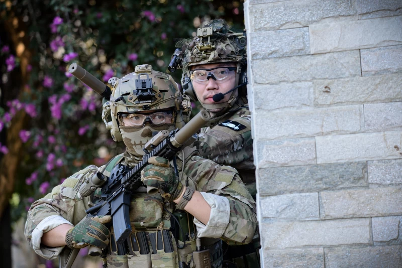 ACTION軍用安全眼鏡,通過各項國際嚴標準嚴格測試,為軍警和生存遊戲者提供戰鬥高度防護安全。官方提供