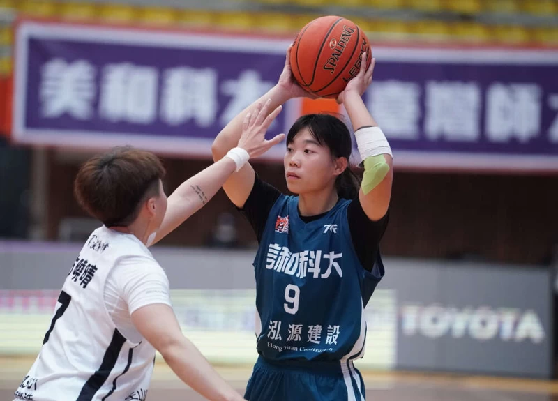 美和許可微26分10籃板。大專體總提供