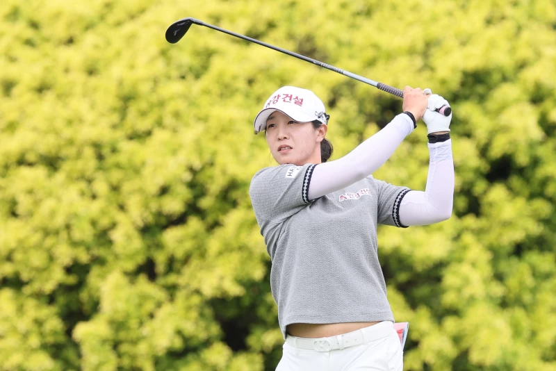 韓國選手任津希第一回合67桿-5領先群雌。Tlpga提供/葉勇宏攝