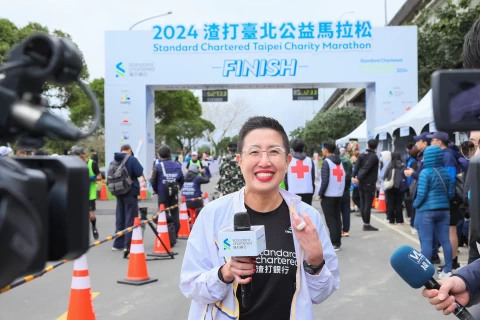 渣打銀行公關暨行銷長江彗萍分享,渣打馬以持續打造最專業最公益馬拉松賽事為初衷,同時將推動身心福祉及提升幸福感落實於企業文化,希望明年能一起奔跑一起改變。大會提供