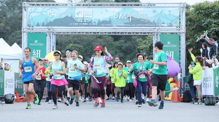 紐崔萊櫻舞飛揚環湖路跑賽,近五千人開跑。大會提供