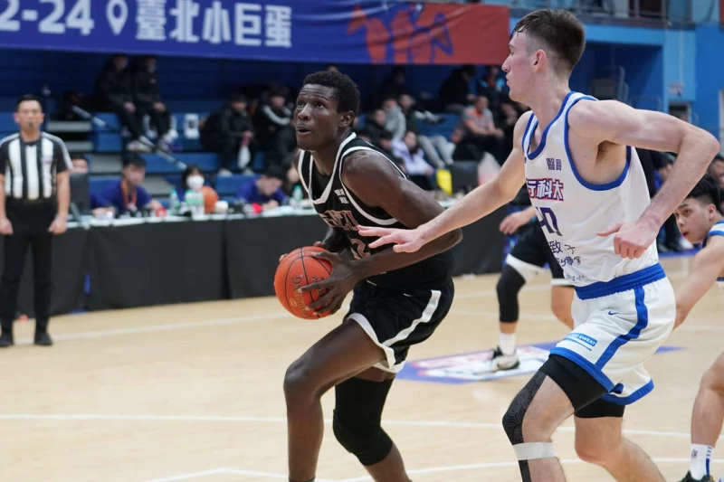 輔大威爾森20分18籃板。大專體總提供