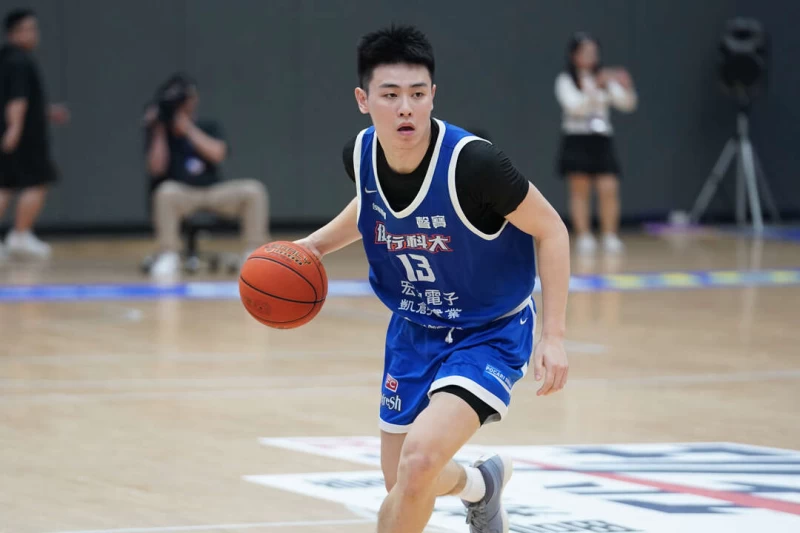 健行劉丞勳14分11籃板7助攻並於本場達成Uba生涯1000分,67場刷新男一級千分最速紀錄。大專體總提供