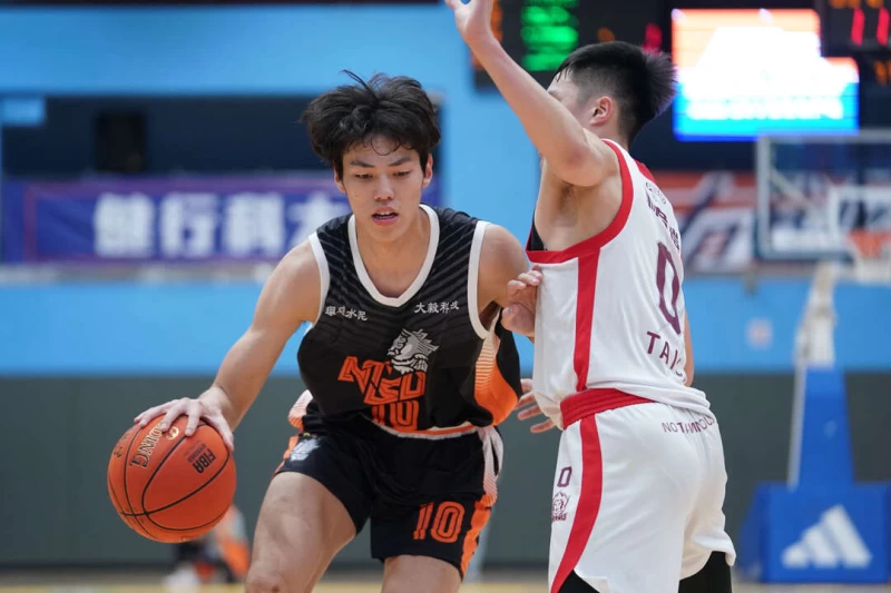 國體胡晉豪16分12籃板。大專體總提供