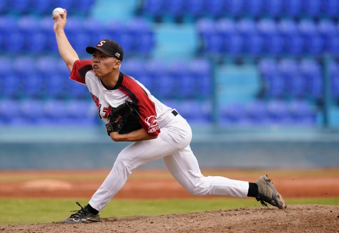 周耀傳中繼4.1局奪勝投。大專體總提供
