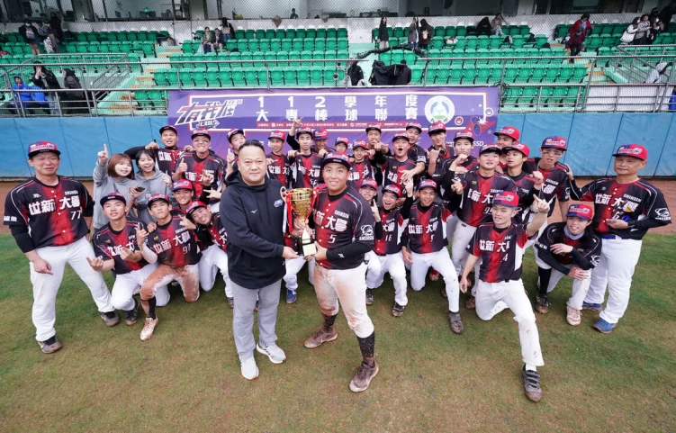 世新大學十戰全勝封王。大專體總提供