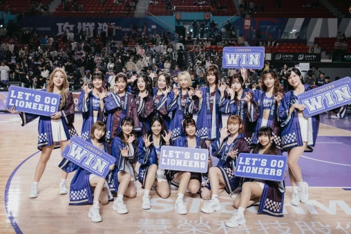 慕獅女孩聯手樂天女孩炒熱場邊氣氛。官方提供