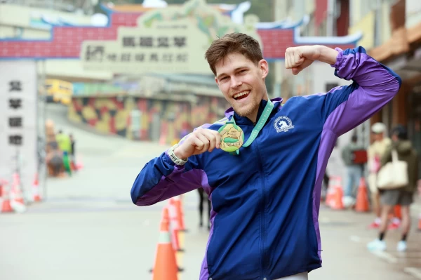 25km超半程馬拉松男子組冠軍Christopher Mastroianni。大會提供