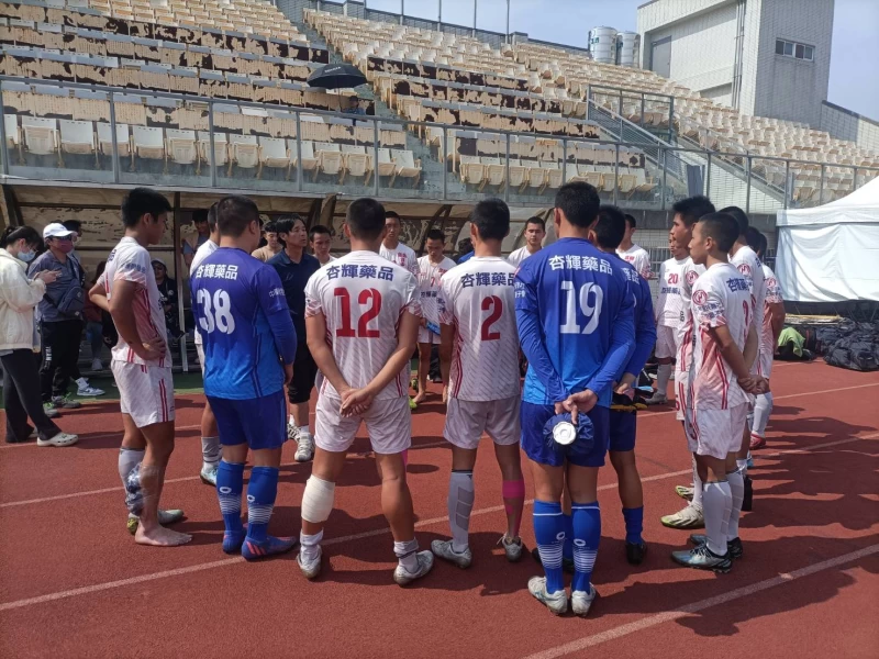 宜中獲勝晉級8強後,教練為球員精神講話。詹健全攝