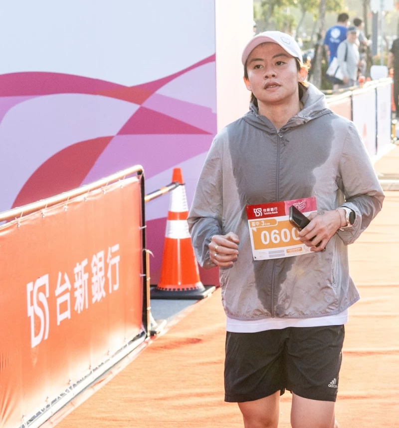 空手道國手辜翠萍3.8k率先衝線。中華民國路跑協會提供