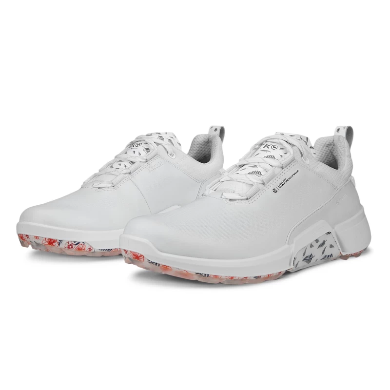 最年輕球后高寶璟Lydia Ko聯名款台灣首賣，以Ecco Golf Biom H4為原型，精心將代表她家鄉韓國和成長地紐西蘭的國花木槿花與銀蕨化作圖騰加上高寶璟的英文簽名別具紀念意義。官方提供