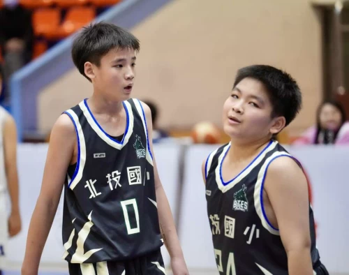 黃佳霖（左）關鍵罰球彈進後吐了口大氣。沈明璁攝