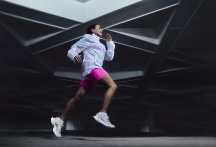 adizero Adios Pro 3鞋身配色參考櫻花的粉紅色調,完美結合日本傳統文化與現代元素為春季的賽道,增添一抹浪漫的疾速光彩。官方提供