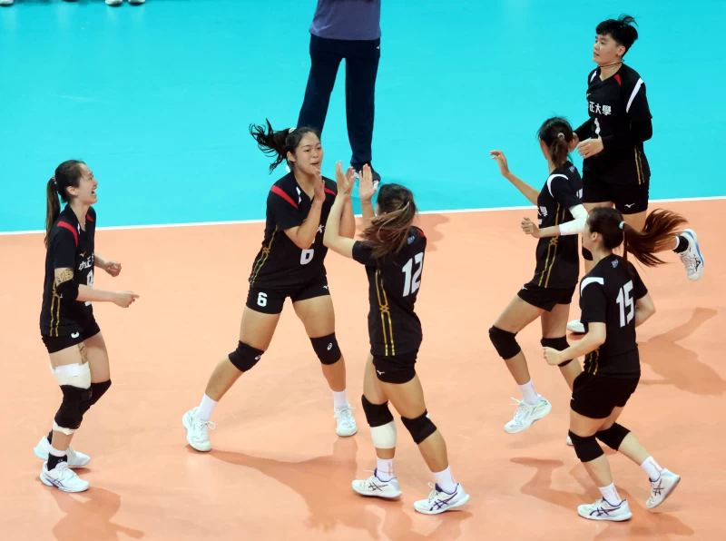 中正大學逆轉勝晉四強。大專體總提供