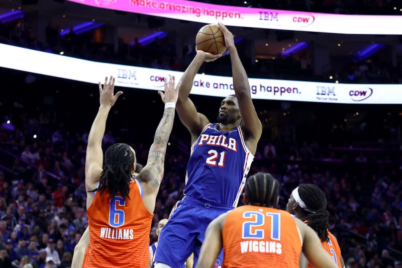 恩比德(Joel Embiid)今天只打23分鐘就有30分12籃板的成績。法新社