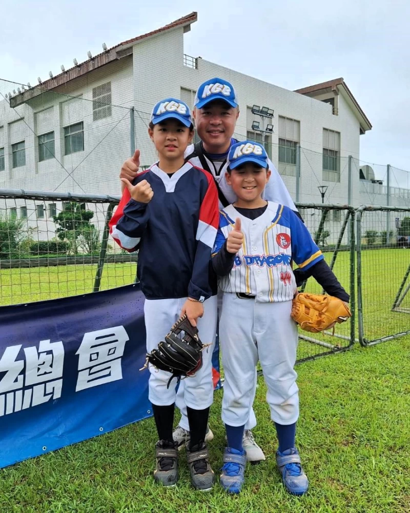 隊教練林鈺峻和他的女兒林雨璇、林雨宏。姚瑞宸攝