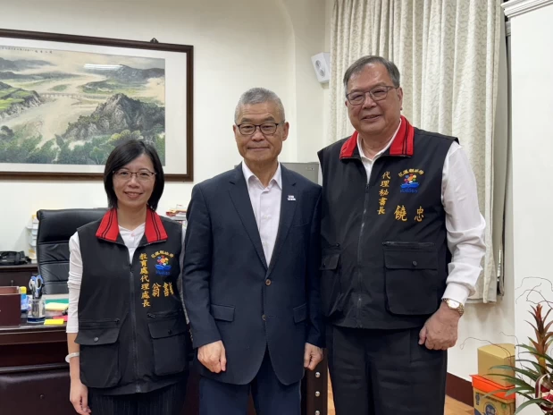 中華職棒秘書長楊清瓏今10日與球團代表前往花蓮，拜訪花蓮縣縣長徐榛蔚、秘書長饒忠教育處代理處長翁書敏。官方提供