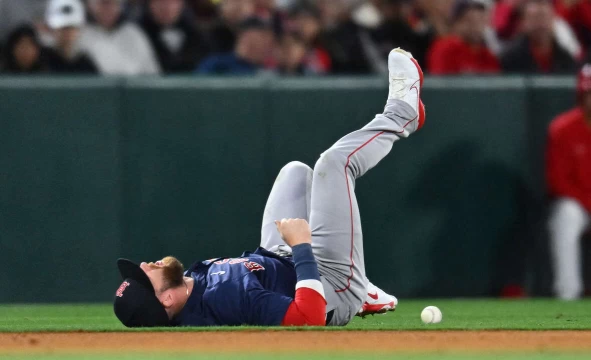 波士頓紅襪當家游擊手「故事哥」史托瑞(Trevor Story)近日在比賽過程中傷到肩膀。法新社