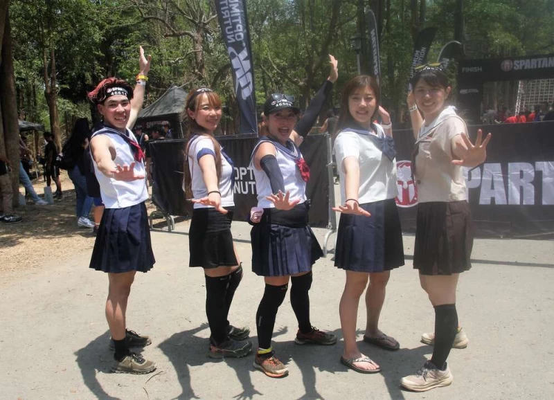 日本選手戰力驚人跑完10公里後,cosplay穿女學生水手服再跑5公里。大會提供