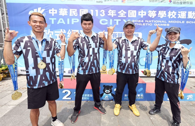 台南南寧高中代表隊教練團在軟網項目豪取六金創下紀錄。臺北市政府教育局提供