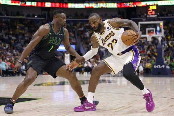 威廉森(Zion Williamson,左)與老詹的對決是一大看點。法新社