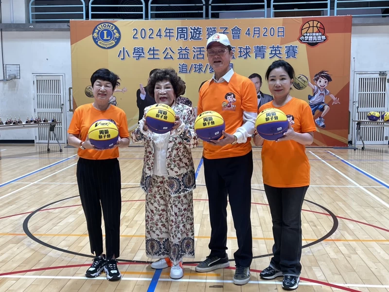 周遊開球。記者劉峻誠攝