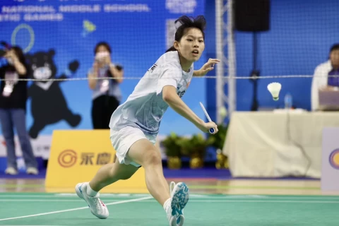 臺北市大同高中國中部靠陳思璇在單打雙打拿下關鍵2勝在國女團體完成2連霸。臺北市政府教育局提供