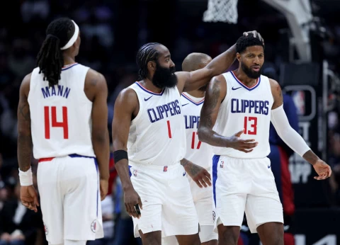 快艇兩巨頭哈登（James Harden，中）攻下28分、喬治（Paul George，右）也進帳22分。法新社