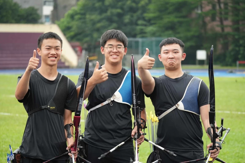 麗山高中高逢澤(左起)劉泰宇、王睿宏為臺北市留下男團銅牌。北市政府教育局提供