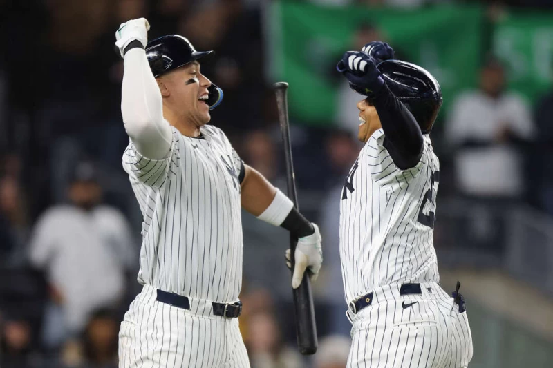 紐約洋基隊長賈吉（Aaron Judge，左）全壘打總量在今天正式超越前隊長基特。法新社