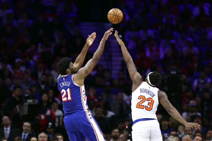 恩比德(Joel Embiid)今天在關鍵的第三節,砍進了重要的18分。法新社