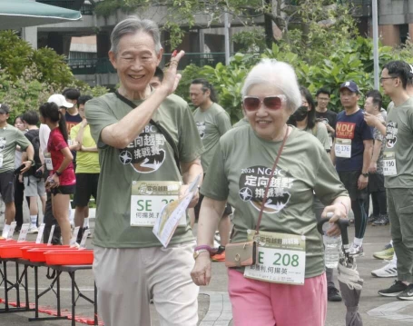 同樣82歲的彭勝利何揚英也堅持完賽。大會提供