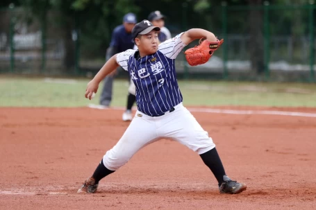 太巴塱小六曹威皓在16強賽先發拿勝投。大會提供