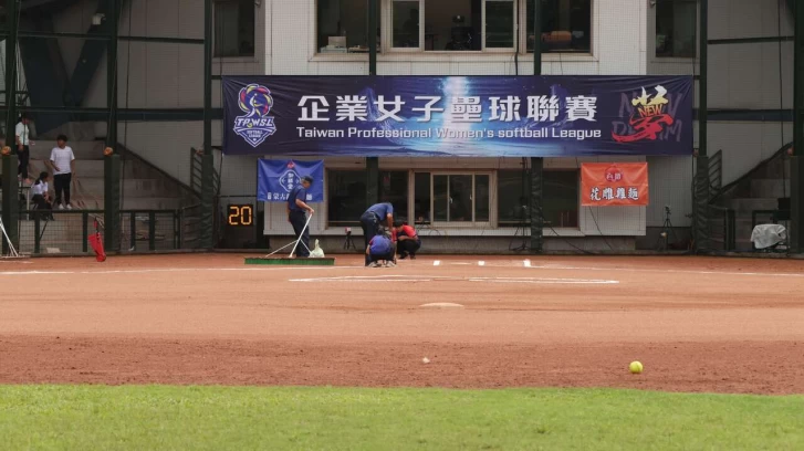 青年公園內野全紅土球場將走入歷史。（Go baseball 夠棒網）