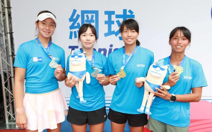 國體大在全大運女雙決賽金包銀,右起金牌陳鈺蕓、李羽芸,銀牌李亞芯、曹家宜。 四維體育推廣教育基金會提供