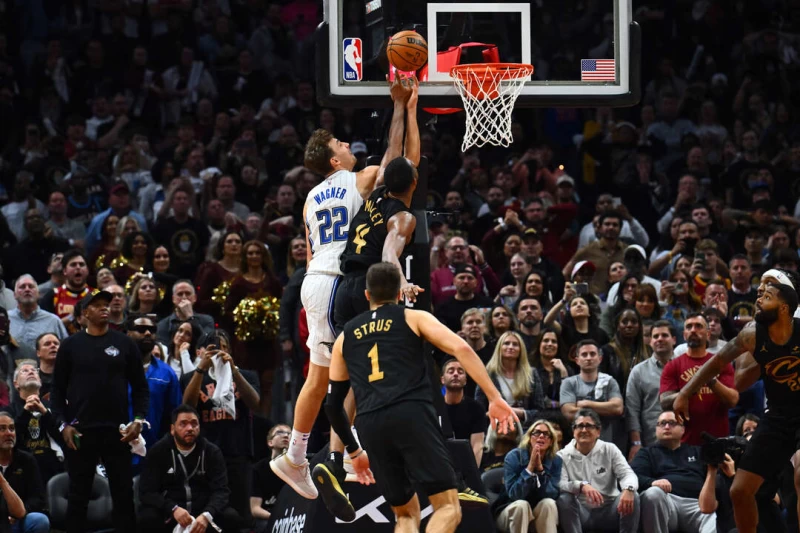 騎士莫布利(Evan Mobley)讀秒階段封掉華格納(Franz Wagner)的上籃後獲勝。法新社