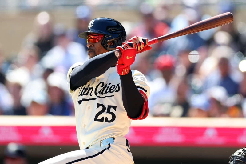 明尼蘇達雙城主戰外野手巴克斯頓（Byron Buxton）在比賽中傷退。法新社