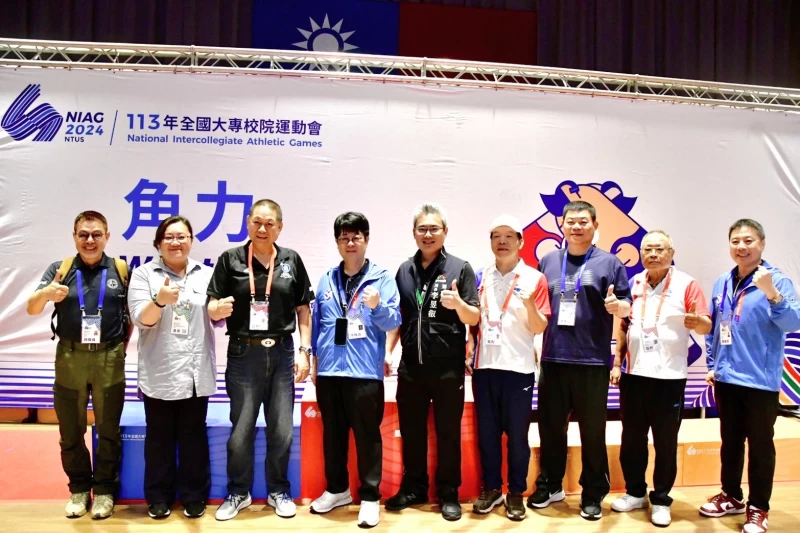 全國大專菁英好手齊聚台中競技,運動局長赴角力賽場關心。台中運動局提供