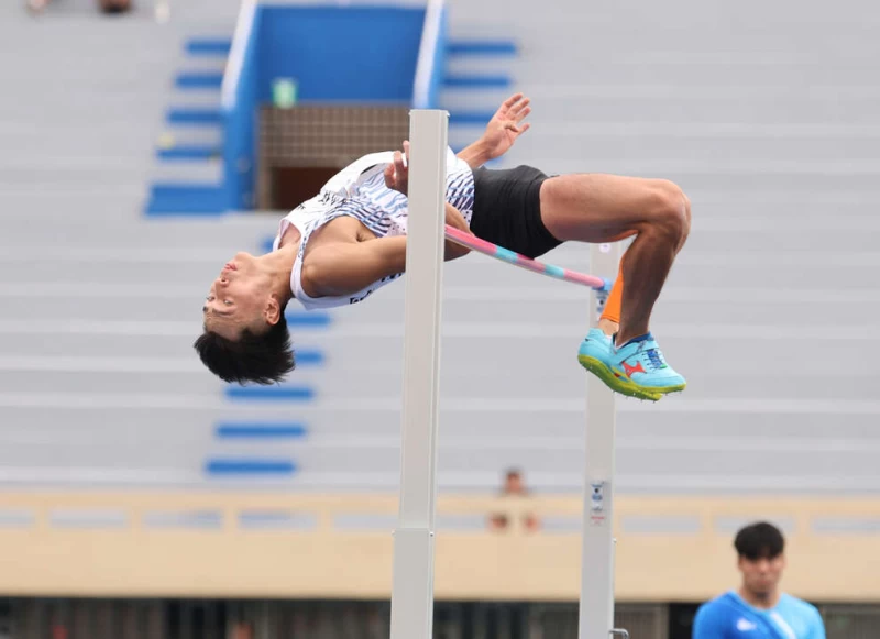葉柏廷在全大運飛過2.30公尺締造全國新紀錄。李天助攝