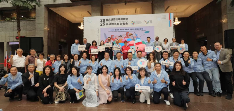 雙北市長今帶領世壯運吉祥物Strong正式亮相並公布中文暱稱為壯寶。台北市觀光傳播局提供