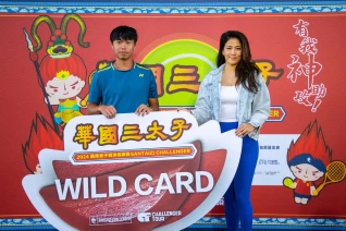 美傑仕集團副董事長陳美彤頒發華國三太子盃單打會內賽外卡予黃琮豪。海碩整合行銷提供