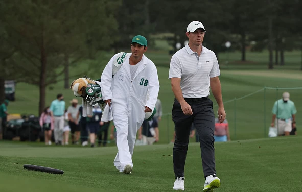 Rory McIlroy to the 18th green during the second round of the Masters at Augusta National Golf Club on April 09, 2021 in Augusta, GA. (Photo by Kevin C. Cox/Getty Images)