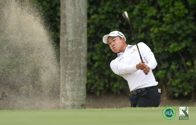 第三回合李玠柏在第18洞沙坑救球。鍾豐榮攝影