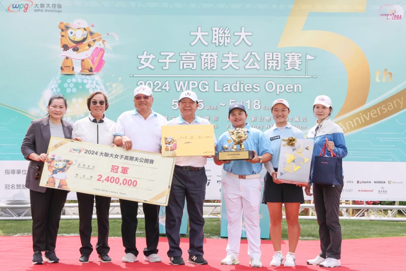 頒獎典禮出席貴賓與獲獎選手一同合影。Tlpga提供／葉勇宏攝