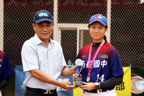 南崁第四棒李芷瑩單場3支22打點獲得Mvp大獎。大會提供
