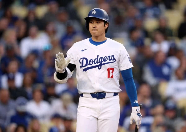 大谷翔平在休息室險遭界外球爆頭。法新社