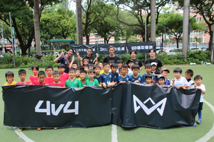 本田圭佑來台宣傳「4v4足球賽」。(4v4足球挑戰賽官方提供)